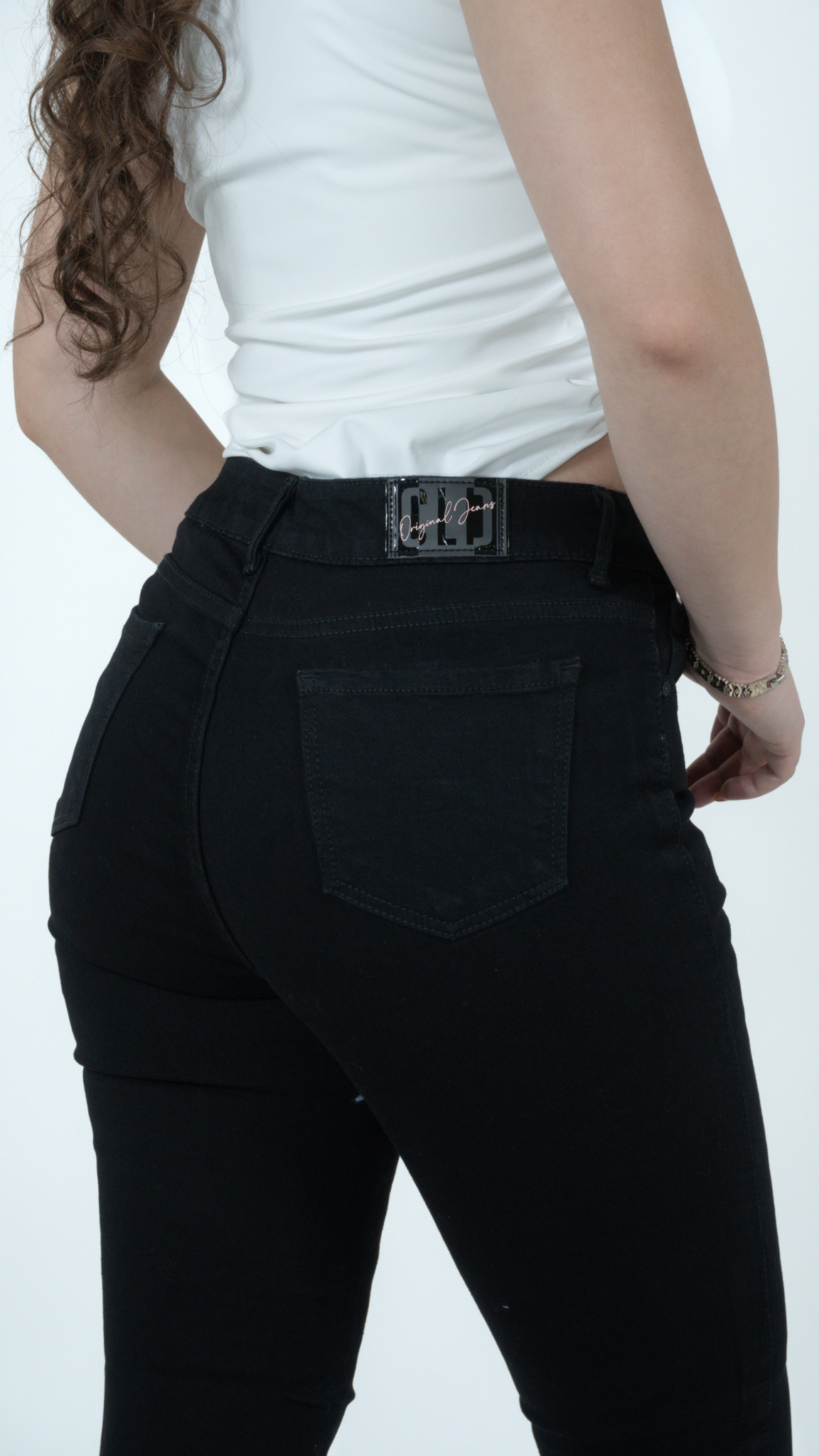 pantalón de mezclilla acampanado negro para mujer, detalle trasero de bolsillos y caída – Campana negro
