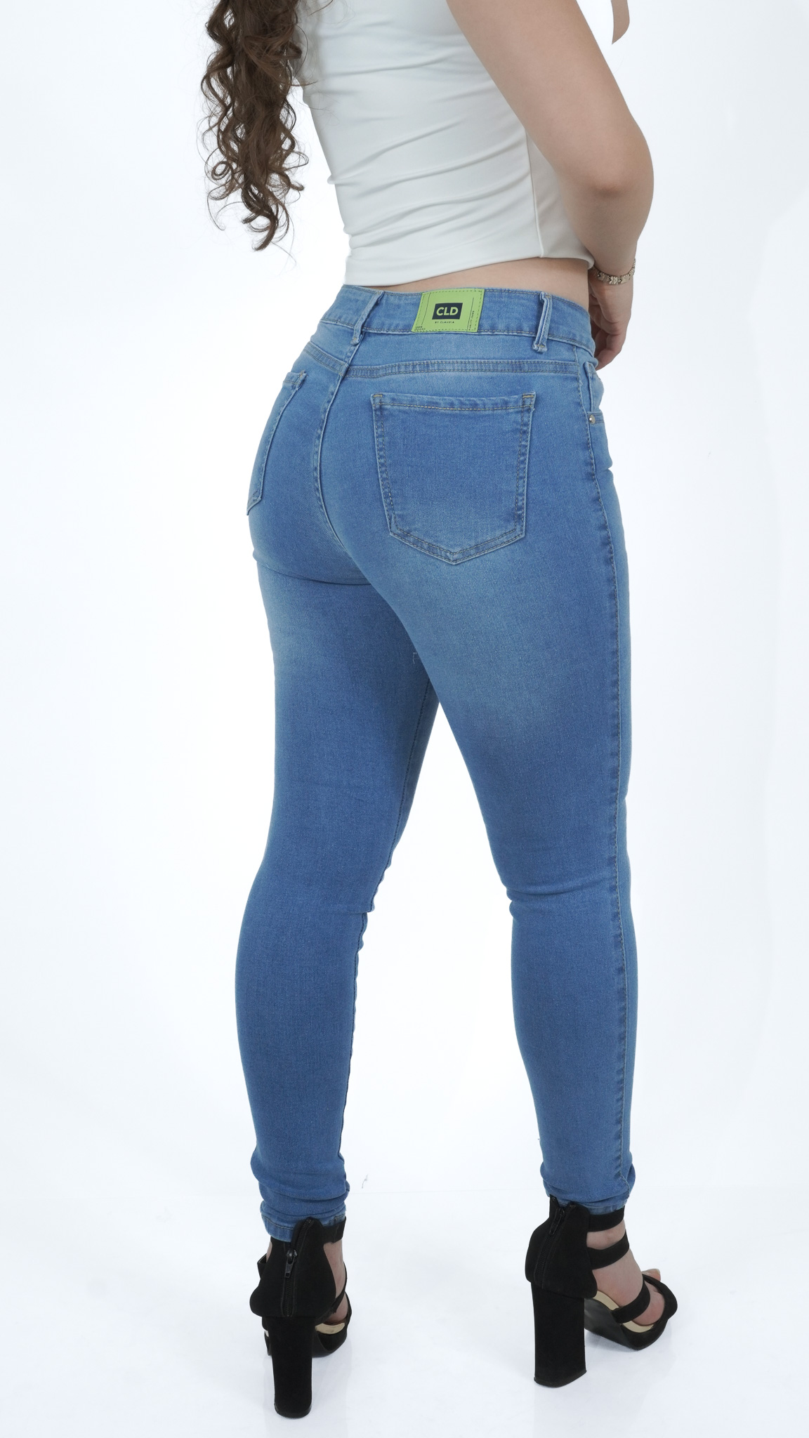 pantalón de mezclilla skinny azul muy claro para mujer con rasgados, vista de espalda – Skinny bleach destroyer