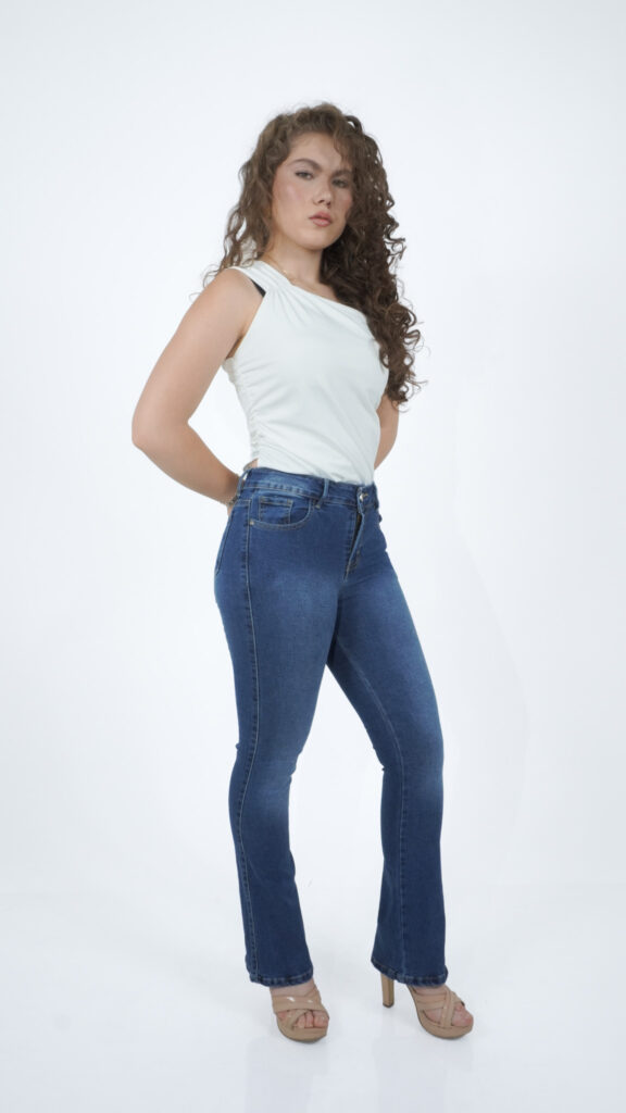 pantalón de mezclilla acampanado azul medio para mujer, vista de frente – Campana doble stone