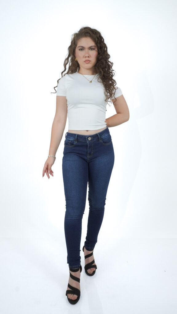 pantalón de mezclilla skinny azul medio para mujer, vista de frente – Skinny doble stone