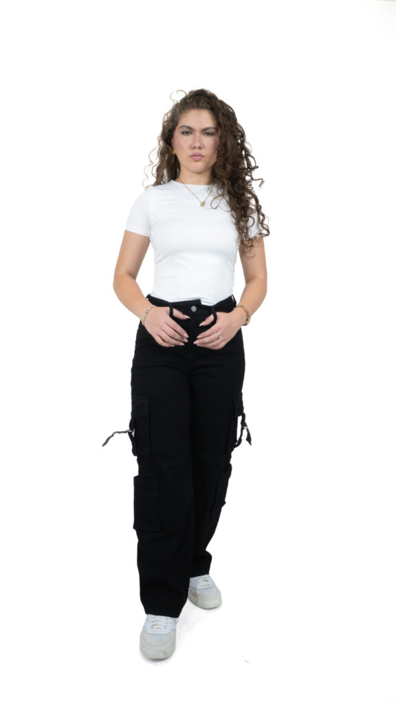 pantalón cargo de mezclilla wide leg negro para mujer, vista de frente – Wide cargo negro
